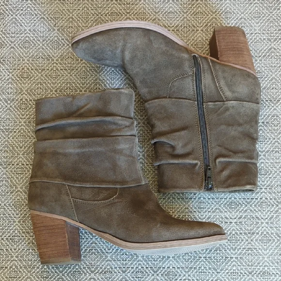 Women's Suede Slouch Ankle Boots - Olive Green - Picture 2 of 4